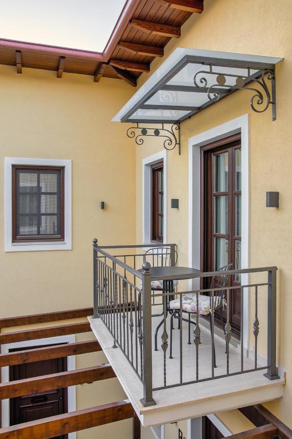 Petrou Suites يانينة المظهر الخارجي الصورة