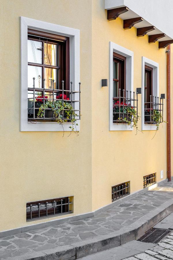 Petrou Suites يانينة المظهر الخارجي الصورة