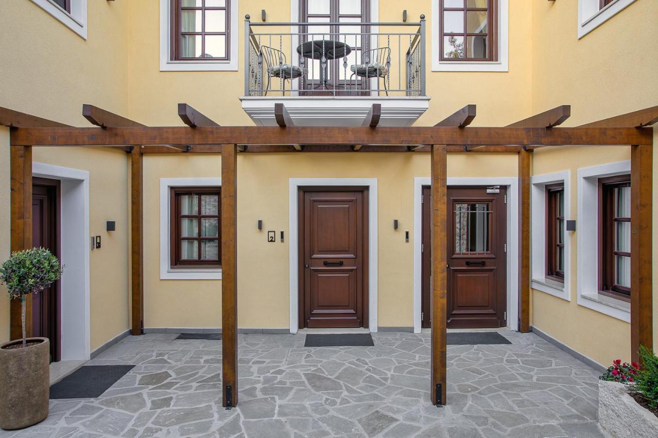 Petrou Suites يانينة المظهر الخارجي الصورة